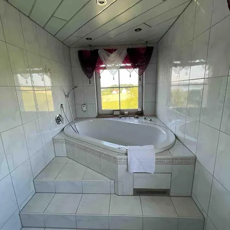 Romantik-suite Mit Whirlpool