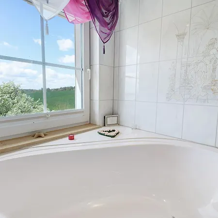 Romantik-suite Mit Whirlpool * Spalt