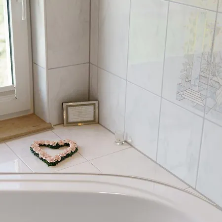 Romantik-suite Mit Whirlpool Apartment *